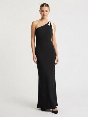 NWOT Black One Shoulder Self Tie Gown Sz 4/6